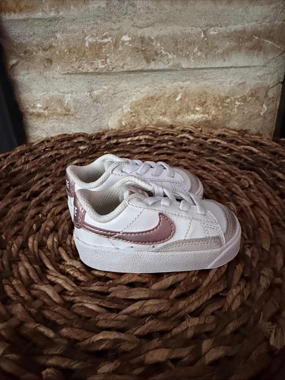Nike Kids blazers 77 White Sneakers with Rose Metallic Swoosh